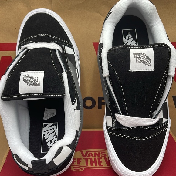 Vans Men’s Knu Skool Mega Check Black
VN0009QCCJJ
Sneakers - Picture 9 of 16